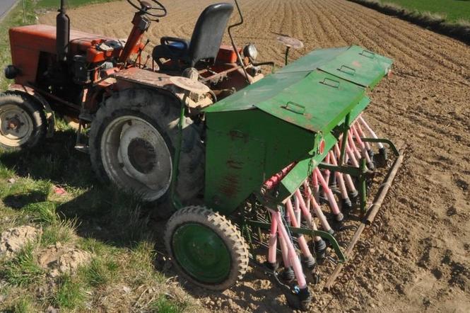 Ciągnik przejechał po rolniku! To początek sezonu groźnych wypadków