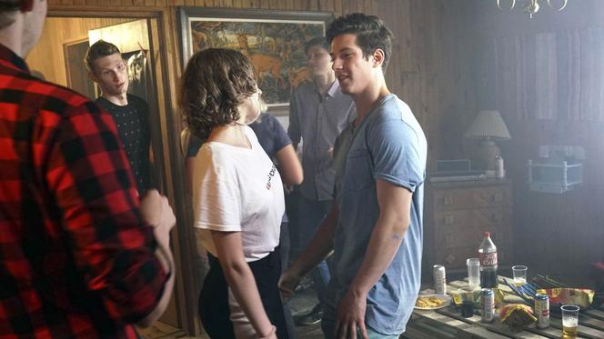 Barwy szczęścia odc. 1971. Justin (Jasper Sołtysiewicz), Klaudia (Julia Bartolik)