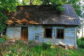 Opuszczony dom pod Krakowem. Film z jego wnętrza przyprawia o dreszcze [ZDJĘCIA, WIDEO]