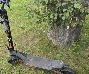 Kolejny nastolatek po wypadku na hulajnodze elektrycznej. Policja apeluje o noszenie kasków!