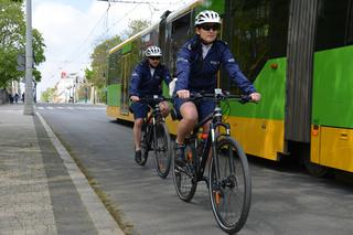 Policjanci z Poznania zamiast radiowozami patrolują ulice na rowerach! [NOWA TV 24 GODZINY WIDEO]