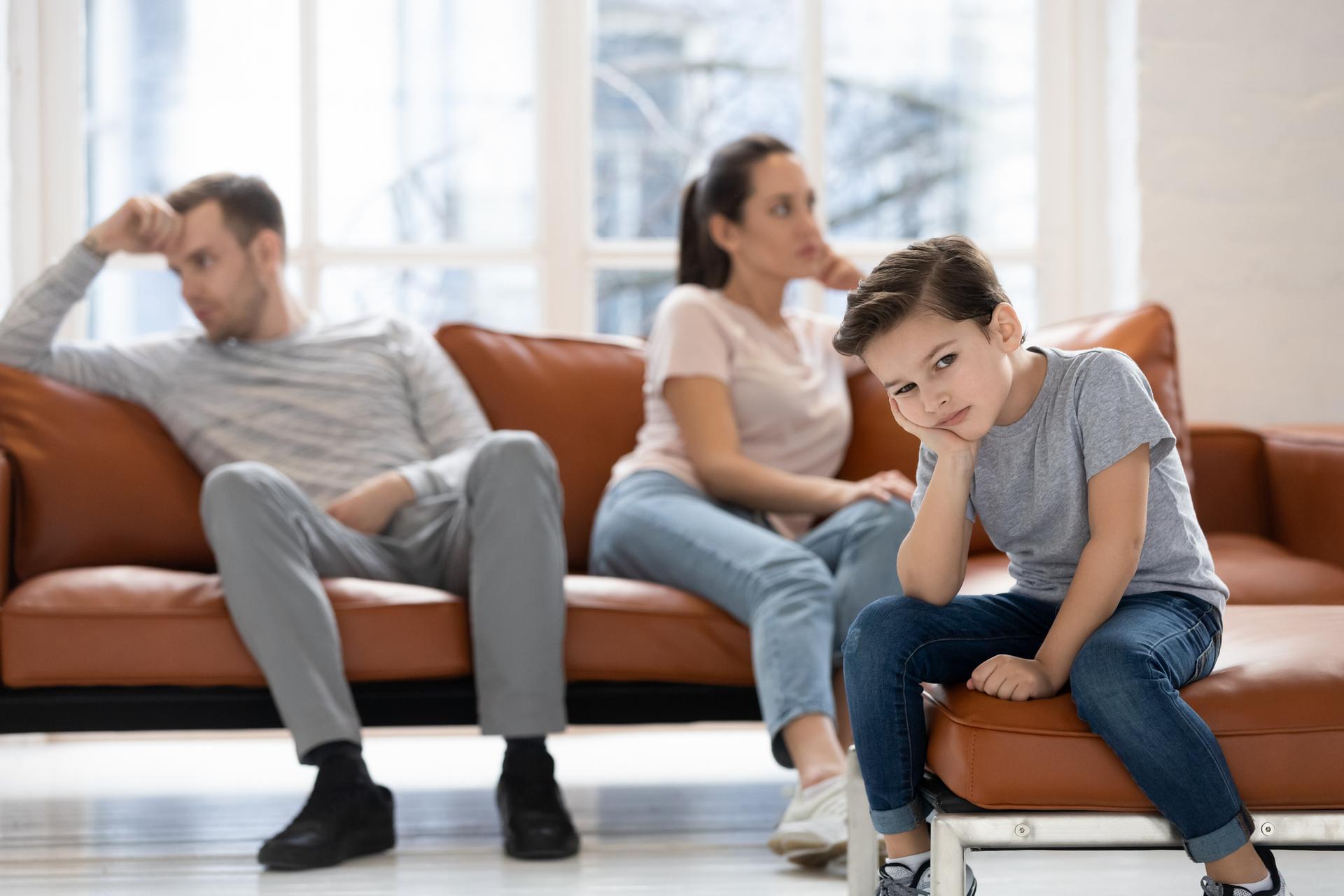 ребенок рассказывает маме. мама и подросток. Parents feel. презумпция отцовства. Parents feel.