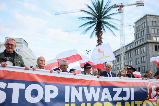 W Warszawie odbył się antyimigrancki marsz i kontrmanifestacja. Pojawiło się kilka tysięcy osób