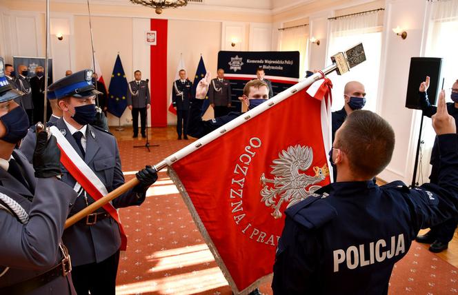 Nowi policjanci w woj. podlaskim. Ślubowanie złożyło 12 policjantów