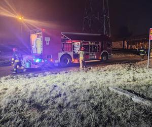 Łódź. Wypadek na przejeździe kolejowym. Tir zderzył się z pociągiem towarowym [ZDJĘCIA].