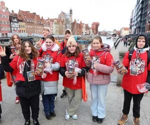 W Gdańsku już grają dla WOŚP. Wolontariusze na ulicach, a pierwsze datki już w puszkach