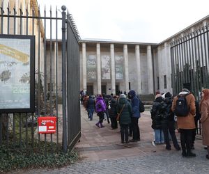 Warszawiacy szturmowali muzeum. Gigantyczne kolejki w ostatnim dniu wystawy obrazów Chełmońskiego