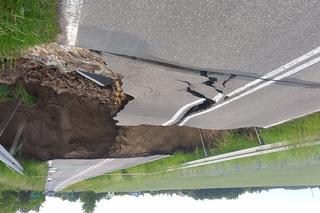 Lubelskie: Potężna wyrwa w jezdni! Droga wojewódzka jest nieprzejezdna 