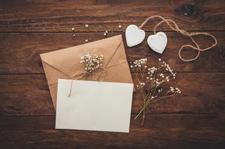 Wierszyki i cytaty na zaproszenia ślubne. Najlepsze teksty do zaproszeń ślubnych