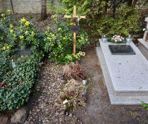 Tak wygląda grób prof. Staniszkis rok po jej śmierci 