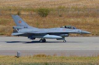 Rumunia wzmacnia swoje siły powietrzne. Trzy nowe F-16 z Norwegii docierają do kraju