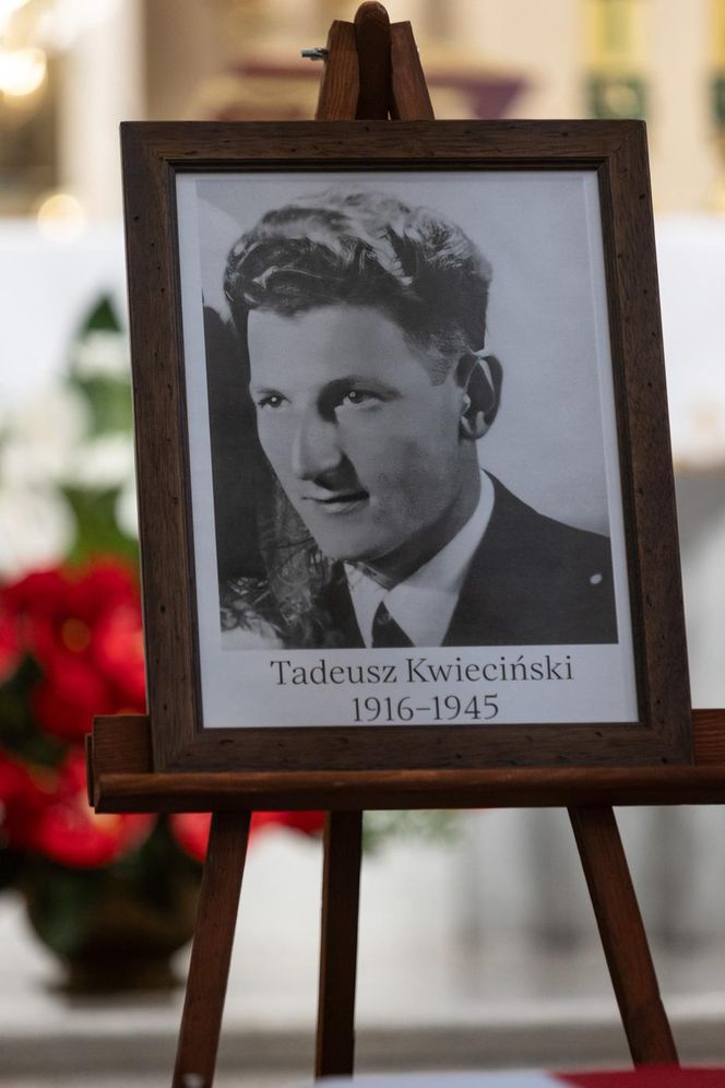 Po 80 latach doczekał się godnego pochówku. „Sosna” spoczął wśród żołnierzy niezłomnych w Bydgoszczy