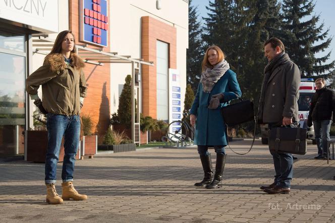 Na dobre i na złe odcinek 595. Wiktoria Consalida (Katarzyna Dąbrowska), Tomasz Rzepecki (Ireneusz Czop), Blanka (Pola Gonciarz)