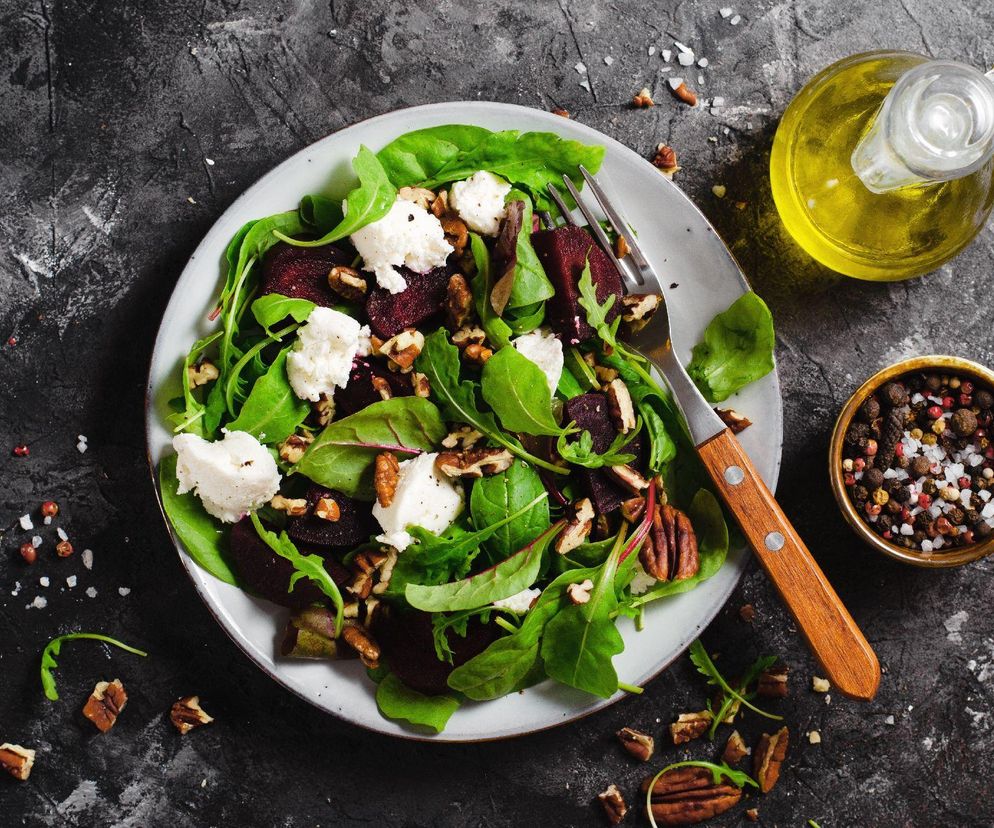 sałatka z buraków i fety