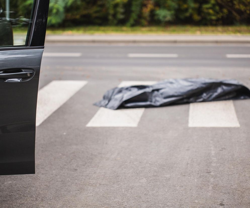 Tragiczny wypadek na prostej drodze. Kierowca nie żyje, pasażer trafił do szpitala