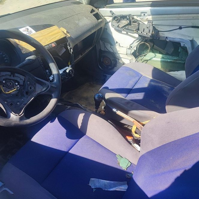 Łask. 18-latek jeździł po drodze zwykłym wrakiem! Jego seat nie miał nawet koła [ZDJĘCIA].
