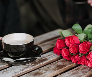 Życzenia imieninowe i urodzinowe dla brata. Mądre, inspirujące słowa do wysłania smsem