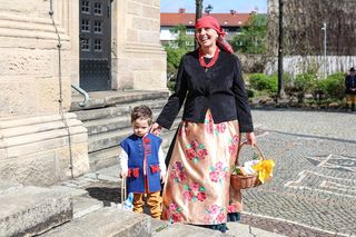 Święcenie pokarmów w strojach ludowych w Bytomiu