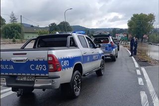 Bydgoscy policjanci pomagają mieszkańcom obszarów dotkniętych powodzią