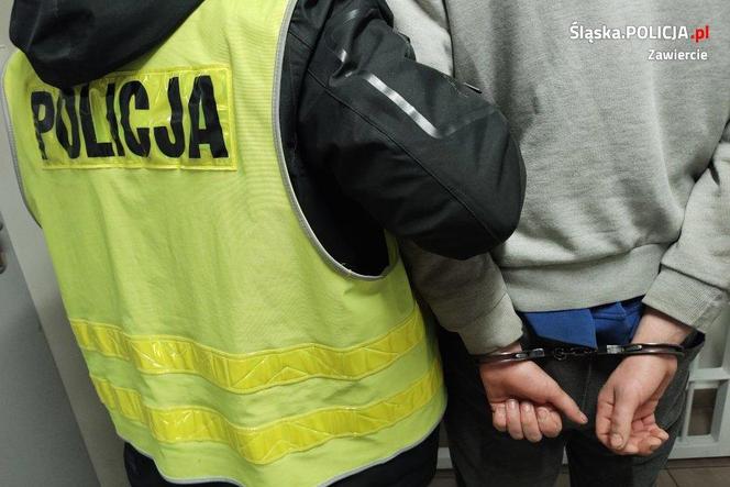 Groza w Zawierciu. 21-latek podpalił radiowóz, gdy policjanci pomagali kobiecie!