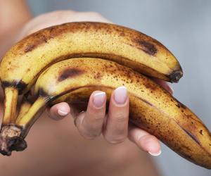 Czy brązowe banany mogą szkodzić zdrowiu? Opinia eksperta zaskakuje