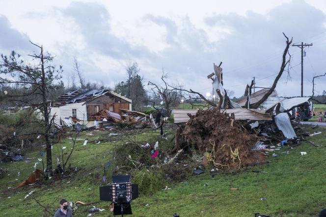 Południe sprząta po tornadach