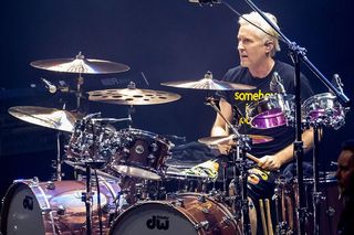 Perkusista Josh Freese (eks-Foo Fighters) znów będzie koncertował z formacją Weezer! Czy to powrót na stałe? 