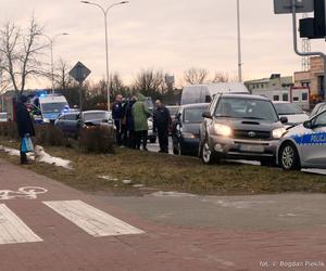 Zderzenie czterech aut na ul. Reja w Suwałkach. Jedna osoba w szpitalu. Przez dwie godziny zablokowany był pas ruchu