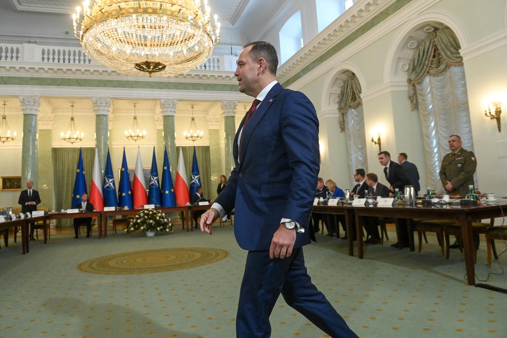 Tak Tusk przywitał się z Nawrockim. Uchwyciły to kamery. A Żukowska? Sami zobaczcie!