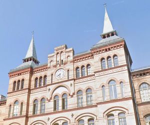 Najstraszniejszy budynek we Wrocławiu według AI