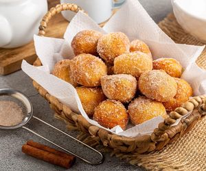 Chorwacki przysmak na tłusty czwartek. Przepis na małe pączki z niespodzianką