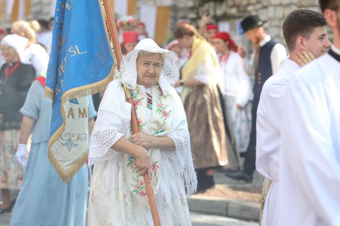 Tysiące kobiet i dziewcząt na pielgrzymce do Piekar Śląskich. "Jestem w Kościele, więc idę"