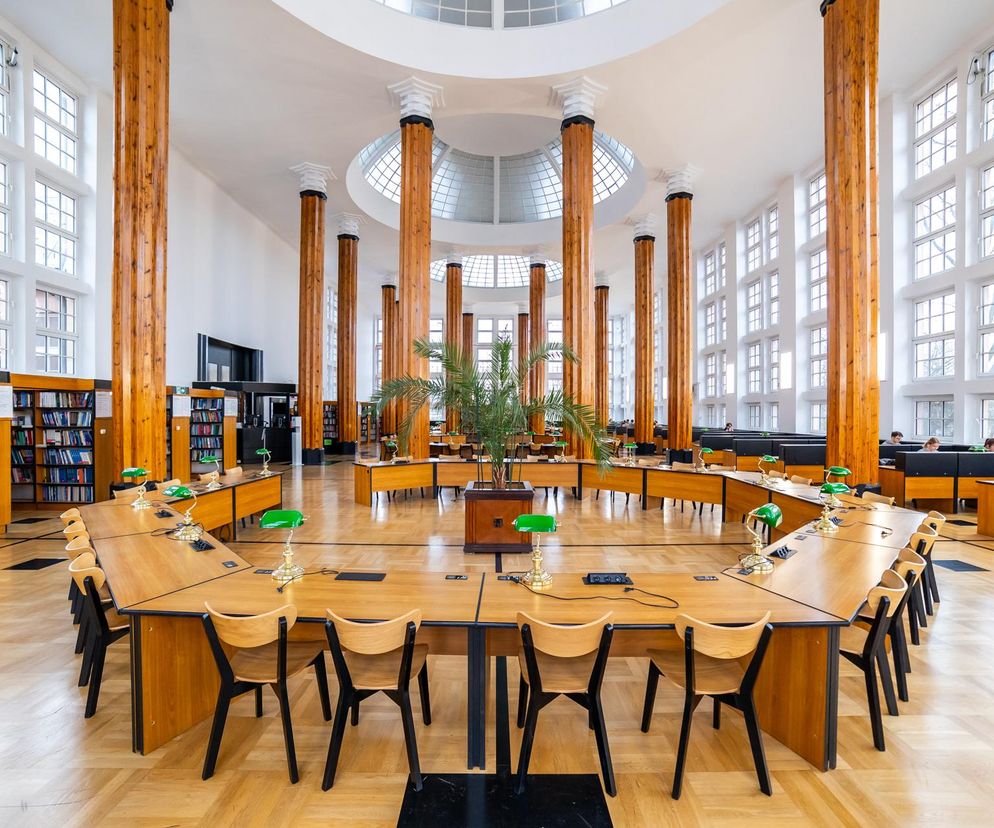 Biblioteka SGH W Warszawie Przepi kna Zabytkowa Czytelnia Ma Niemal 