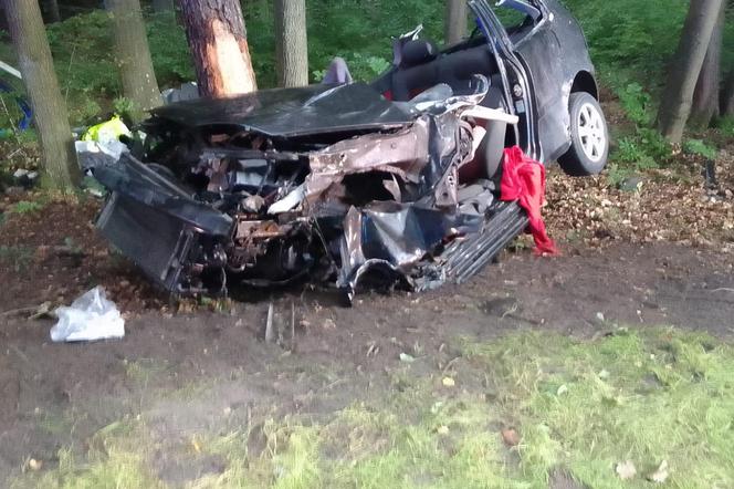 Niespokojna noc na gdańskich drogach. Dwa wypadki i uwięzieni ludzie w samochodach