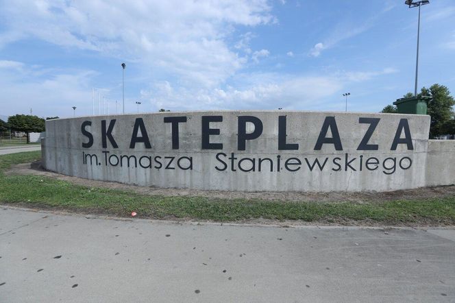Czy nowa metoda się sprawdzi? Zakończono pierwsze prace naprawcze na Skateplazie w Lesznie