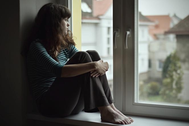 Najnowsze wyniki badań wskazują, jakie są najczęstsze przyczyny prób samobójczych wśród młodzieży