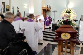 Zabójstwo księdza z Kłobucka. Funkcjonariusz Służby Więziennej pomógł w zatrzymaniu 52-letniego podejrzanego