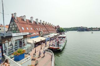 To miasto na Mazurach przyciąga tłumy turystów. Panuje tu niepowtarzalny klimat!