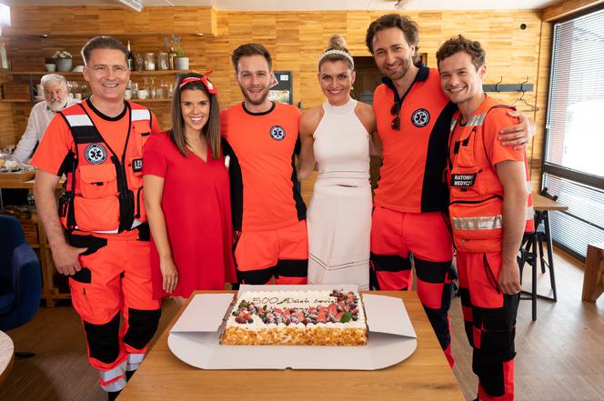 Na sygnale. Martyna (Monika Mazur), Piotr (Dariusz Wieteska), Artur Góra (Tomasz Piątkowski), „Nowy” (Kamil Wodka), Kuba Szczęsny (Wojciech Zygmunt) 