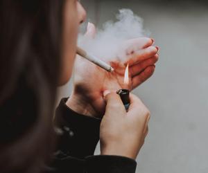 Kraj wolny od nikotyny? Posłowie Wielkiej Brytanii przegłosowali zakaz sprzedaży papierosów osobom urodzonym po 2009 roku