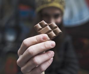 Masz chętkę na czekoladę? Oto skutki podgryzania czekolady dla ciebie i nienarodzonego dziecka