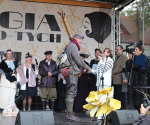 Było spotkanie z modą, muzyką i samochodami z lat 20. w Korczewie. Za nami impreza „Magia lat 20-tych” 2025