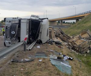 Wypadek w Elizówce koło Lublina. Kierowca został zakleszczony w pojeździe