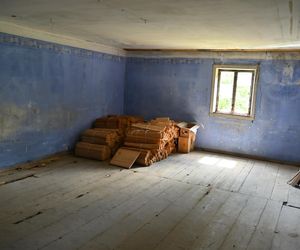 Zabytkowy dom kowala z kuźnią przechodzi remont - prace prowadzi Witold Podsiadło, spec nad spece w dziedzinie tradycyjnego budownictwa Dolnego Śląska.