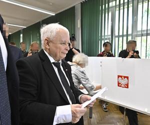 Jarosław Kaczyński głosuje w wyborach do europarlamentu