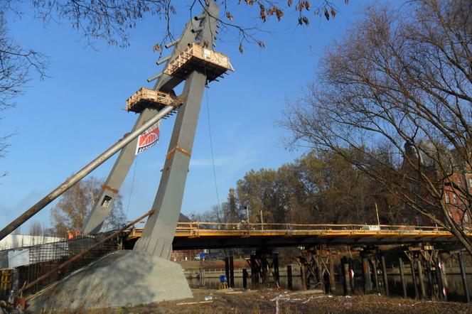 Montaż mostu w Bydgoszczy