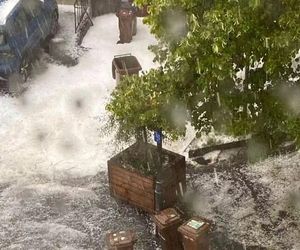 Szokująca anomalia w Niemczech! Grad zasypał miasto, ulice białe