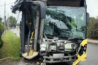 Autobus wbił się w słup w Tarnowskich Górach. Jedna osoba przetransportowana do szpitala
