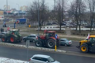 Protest rolników w warmińsko-mazurskim. Setki ciągników zablokowały drogi regionu [ZDJĘCIA]