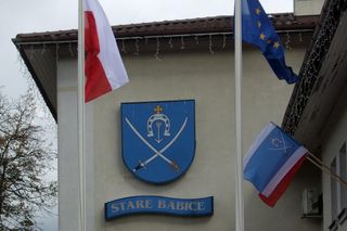 Herb gminy Stare Babice, której siedzibą jest miejscowośc